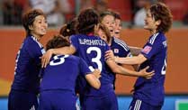 die-spielerinnen-von-japan-jubeln-ueber-den-sieg-gegen-deutschland-und-nicht-ueber-den-wm-titel-foto-imago-.jpg